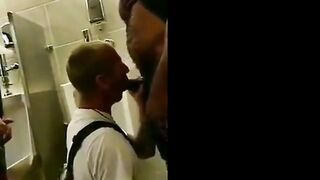 Hunk Gets Amateur Blowjob With Cum Tribute