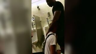 Hunk Gets Amateur Blowjob With Cum Tribute