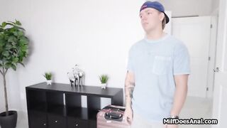 Busty cougar wants balls deep anal at hotel