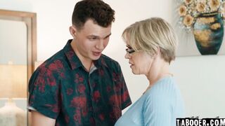 Dee wants a sneaky sex