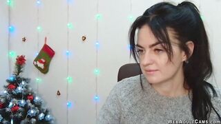 Amateur babe on webcam on Xmass Eve