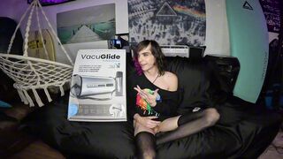 Asteria and crossed pleasures herself with VacuGlide