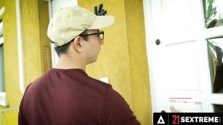 21 SEXTREME - Turned On Grandmother Wants Her Dusty Cunt Banged By The beauty Delivery Bro
