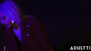 ADULT TIME - Dyke Bandmates Have ALL BIMBOS DYKE FUCKFEST WIth Lena Paul! SCISSORING CONTEST!