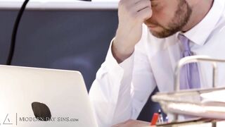 MODERN-DAY SINS - Overworked Boss Takes A Break To Rough Assfuck The Pervert Office Maid Kenna James