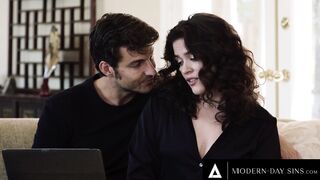 MODERN-DAY SINS - Busy Victoria Voxxx Submits To Creepy Pervert IT Bro To Have Her Laptop Fixed