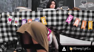 MOMMY'S WOMEN - Sexual mom Bangs Step Daughter Chloe Surreal During College Bake Sale For More Cash