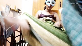 टेलर ने मेरी चूत का साइज़ किया बड़ा