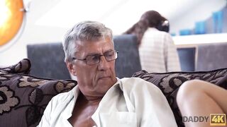 DADDY4K. Aroused goddess permits BFs daddy to banged! her greedy