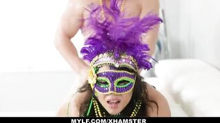 Celebrating Mardi Gras With Curvy Milf Carmela Clutch