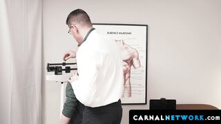 Wolf pressed the ultrasound tool on Danny Wilcoxx's stomach and throbs his dick in hi
