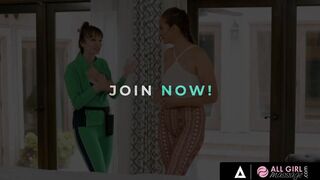 ALL BIMBOS RUBS - Nervous Bella Rolland Gets Her 1st Rubs And She Gets An Unforgettable 1