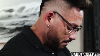 Gay twink Rob Quin makes his stepdad proud by offering his hairy ass to him