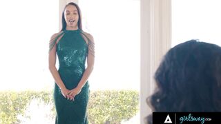GIRLSWAY - Veteran Pageant Queen milf Penny Barber Is Speechless At Alexis Tae's Bae