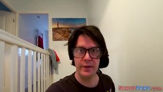 Yorkshire geeks jizzes inside long babes mouth