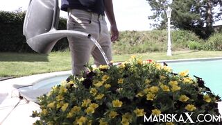 MARISKAX mom Nikky Clarisse butt nailed by the pool