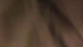 Deutscher blonder Amateur nimmt Gesichtsbehandlung
