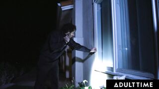 ADULT TIME - Aussie Housewife Charlie Forde BUKKAKE GANGBANGED By Home Security Team! five ON one POUNDED!