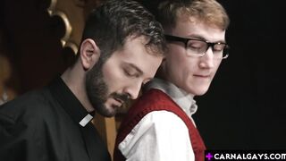 Barretts hands rove over Colton