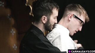 Barretts hands rove over Colton