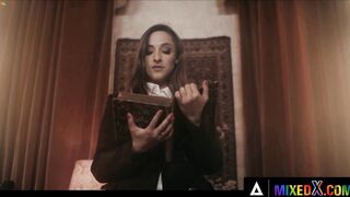 MIXEDX - Crazy Hot Amirah Adara Fucks Zazie Skymm With A Strap-On Before Eating Their Cunt