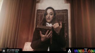 MIXEDX - Crazy Hot Amirah Adara Fucks Zazie Skymm With A Strap-On Before Eating Their Cunt
