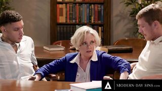 MODERN-DAY SINS - Librarian Dee Williams Has double penetration + ANAL CUMMED After Catching Students Wanking!