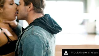 MODERN-DAY SINS - Angry Man Makes His Cheating Gf Aiden Ashley SQUIRT During ROUGH HARD SEX!
