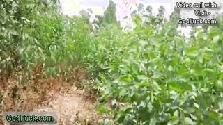 Desi village Bhabhi With Boyfriend Ne Jungle mein chudai
