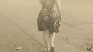 A voluptuous walk inside town