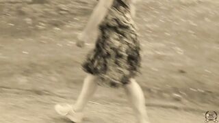 A voluptuous walk inside town