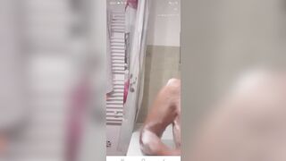 facecast young cougar hot tub tease