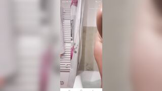 facecast young cougar hot tub tease