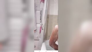 facecast young cougar hot tub tease