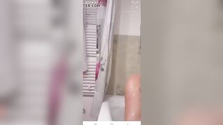 facecast young cougar hot tub tease