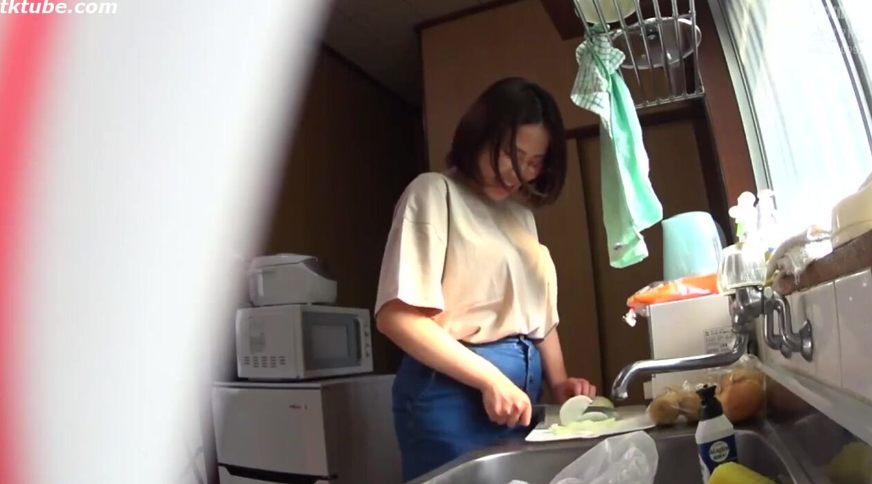 Kongaiseikō Deribarii Herusu Hitodzuma Megumi-san 29-sai