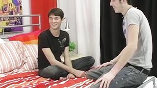 Pale young men Devin Becker fucked anal by blond Kevin Grey