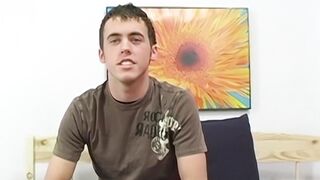 Amateur gay Clay Whorton plays his ass while masturbating