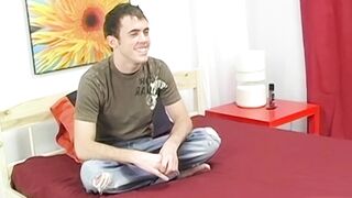Amateur gay Clay Whorton plays his ass while masturbating