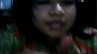 Indonesian Babe Loves a Blowjob
