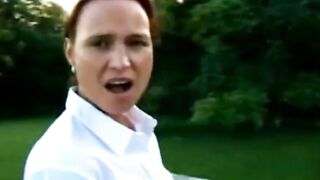 Deutscher Amateur masturbiert im Freien zum Orgasmus