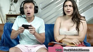 Valentina Bellucci loves to get a creampie from a gamer guy