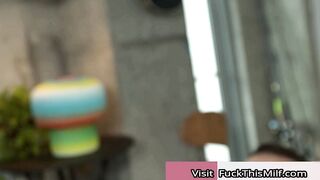 Valentina Bellucci loves to get a creampie from a gamer guy