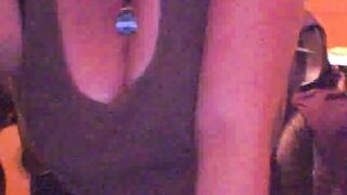 Amateur Girl Changes Clothes on Webcam