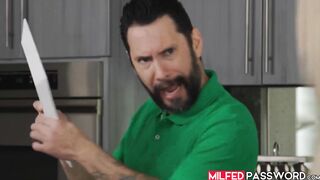Charming blonde MILF gets her nice cunt pleasured by horny Van Wylde