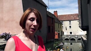 JULIE DANS LES BOIS