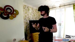 Leeds geeks jizzes on penis sucking off babes face