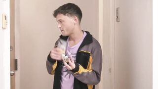 Young jock Hunter Graham felt Daddy's love as he slips into his mouth the DILF's meat
