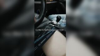 Sucette en bagnole, mais elle navale pas
