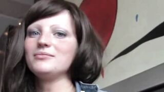 Deutsches Amateur-Paar bekommt Blowjob und Gesichtsbehandlung im öffentlich